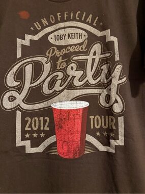 Toby Keith Brown 'Proceed to Party' Short Sleeve T-Shirt bayside Tag USA